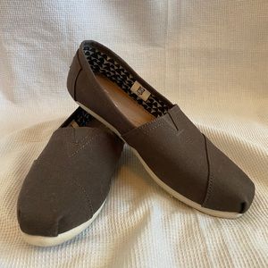 Very Gently Used Tom’s Classic Slip On, Size 8.5